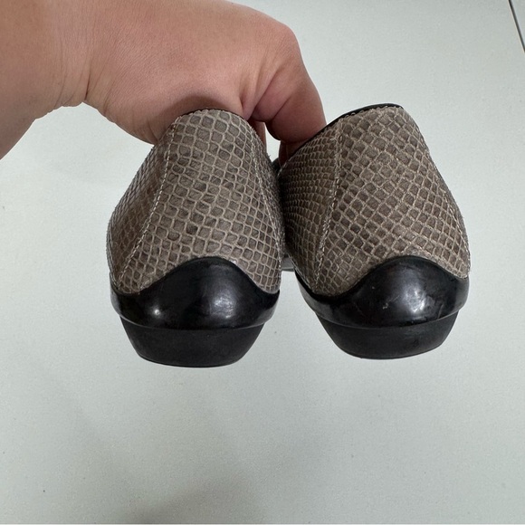 Dansko Gray Snakeprint Slip On Shoes Size 39 - Picture 4 of 7